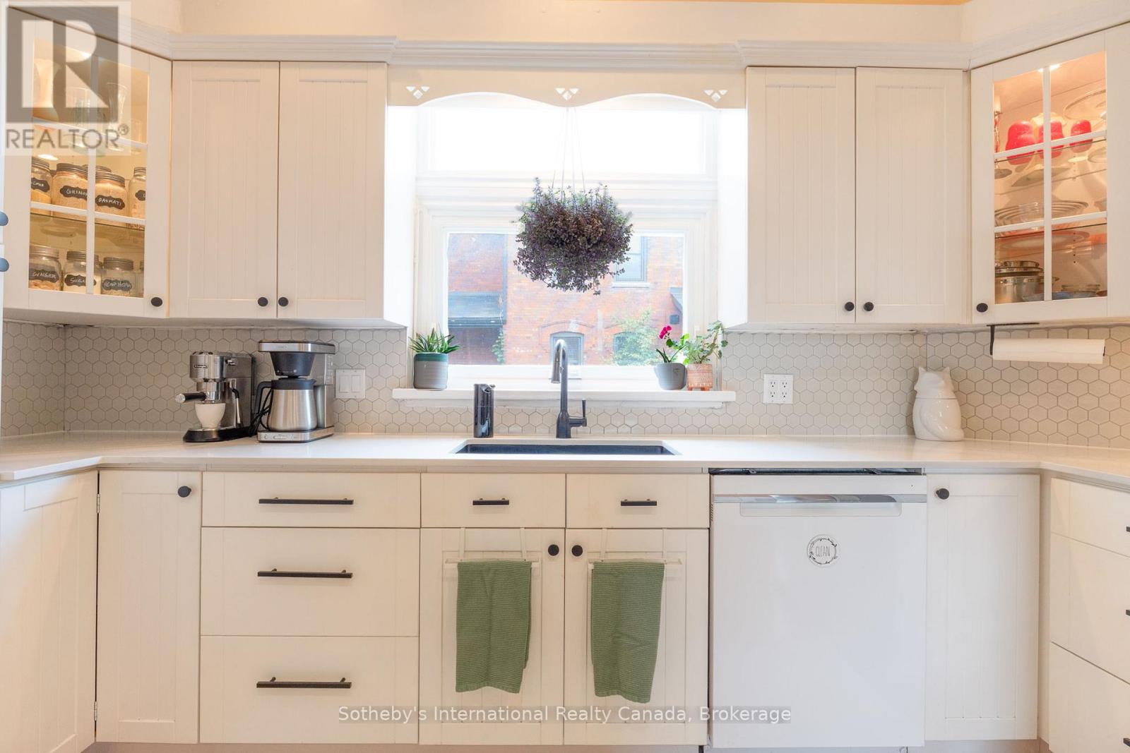 Photo 9 of 12 Elizabeth Street W, Clearview ON