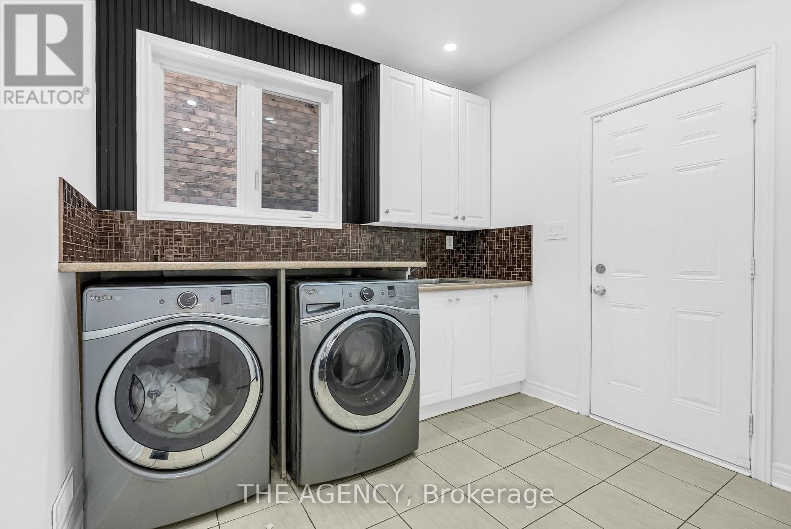 Photo 15 of 13 Waterwide Crescent, Brampton ON