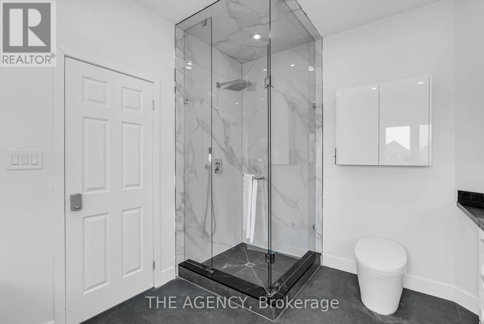 Photo 21 of 13 Waterwide Crescent, Brampton ON