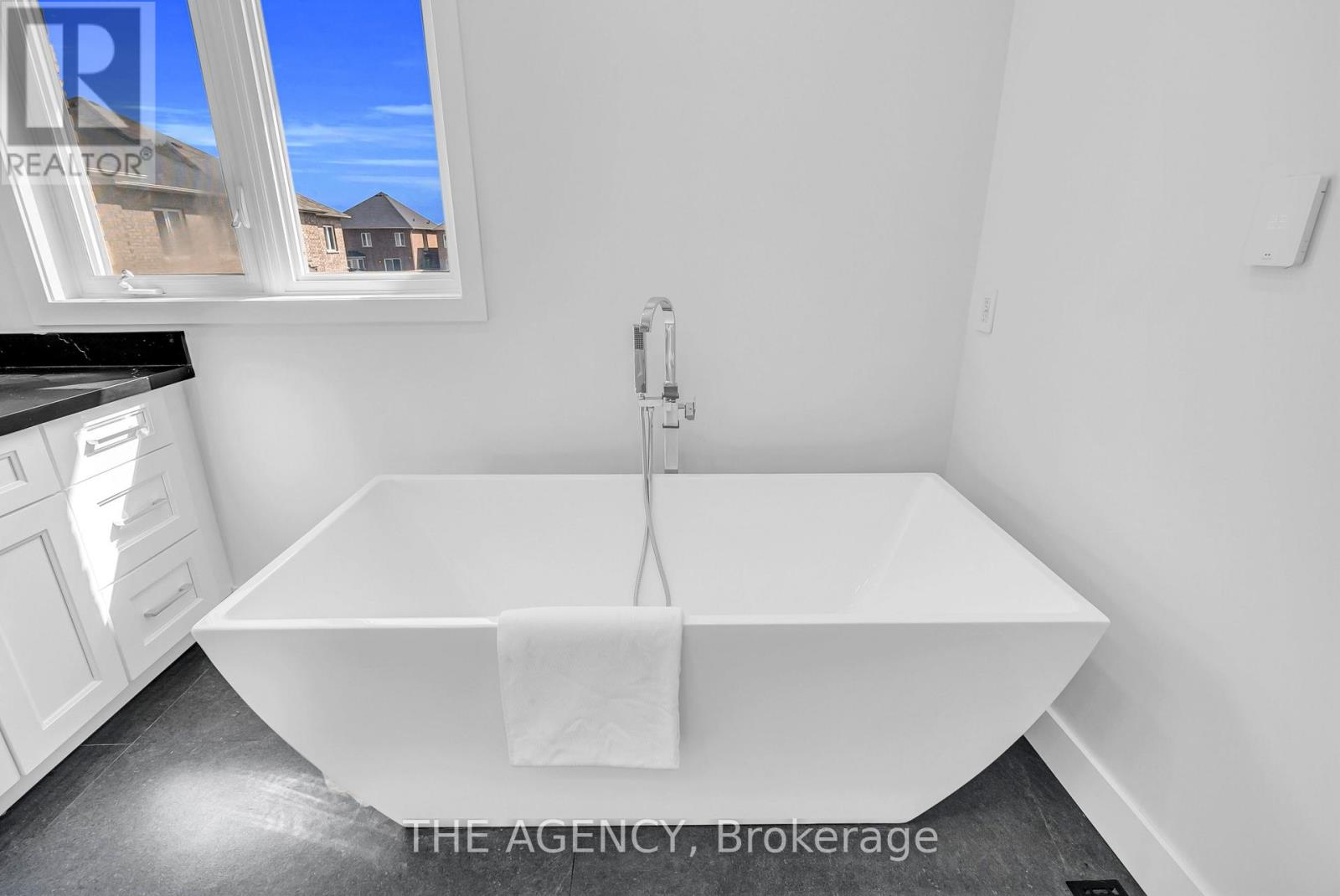 Photo 22 of 13 Waterwide Crescent, Brampton ON