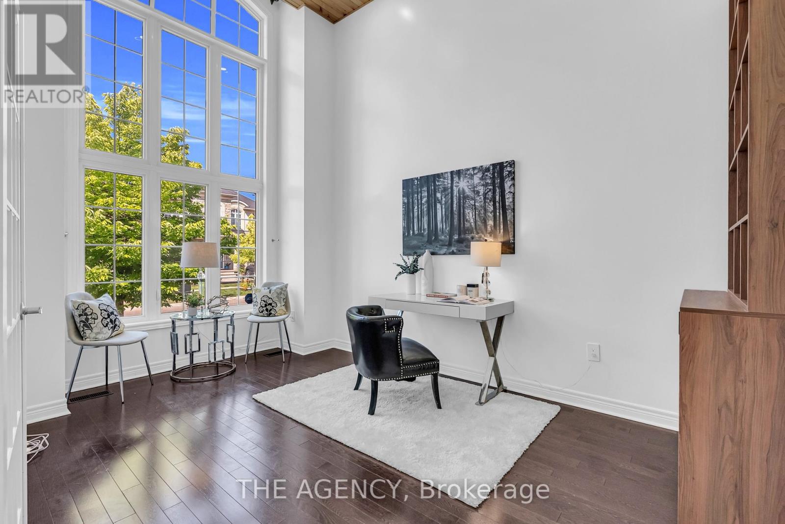 Photo 4 of 13 Waterwide Crescent, Brampton ON