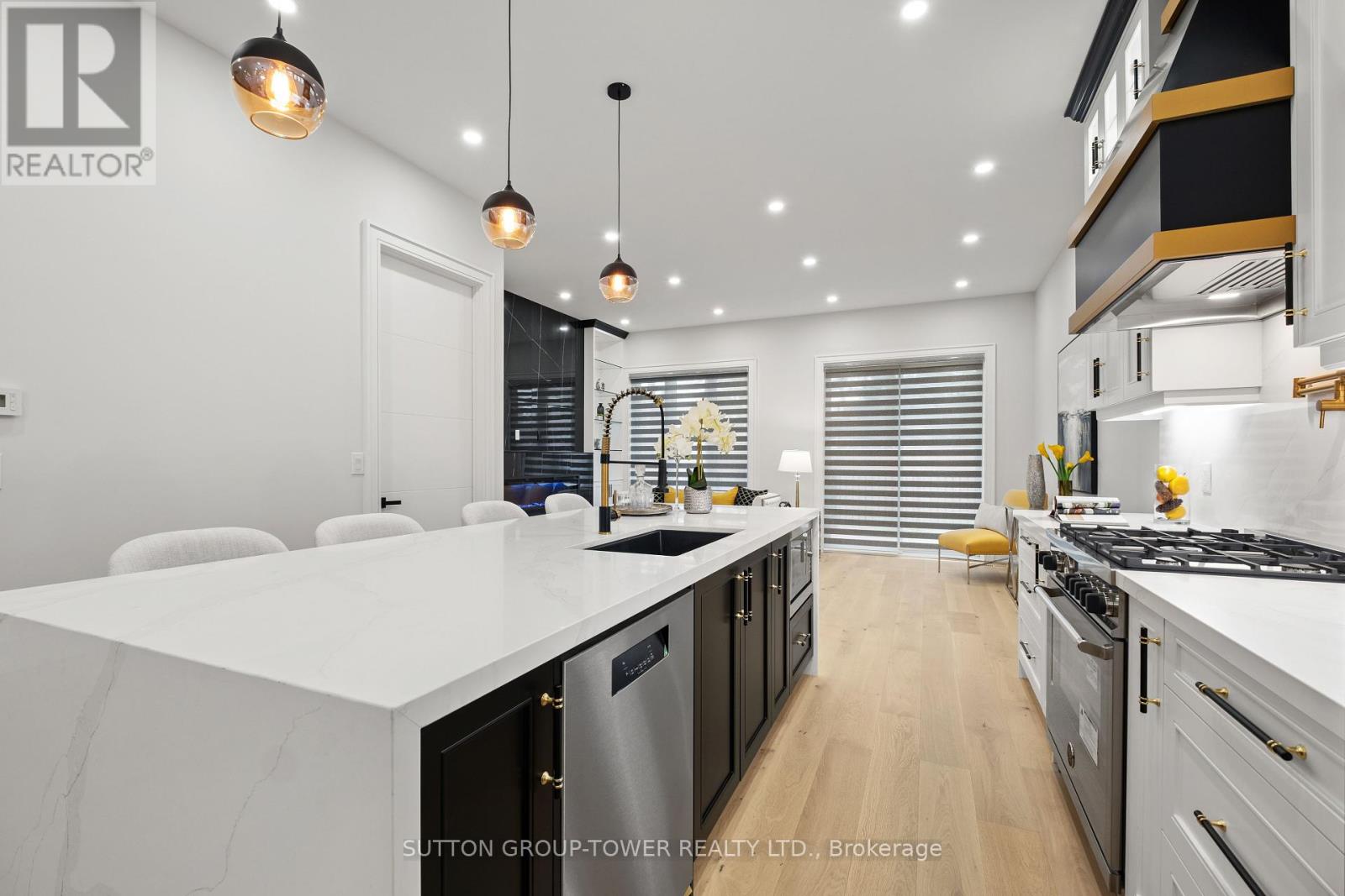 Photo 19 of 48 Silverthorn Avenue, Toronto ON