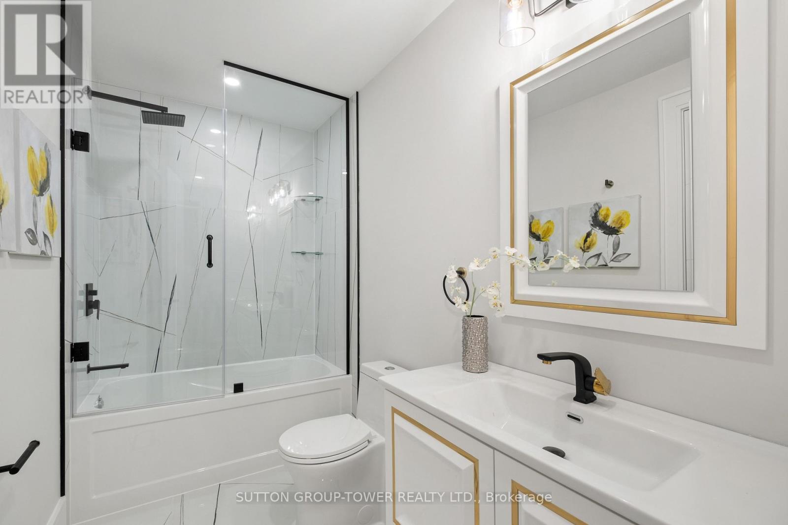 Photo 9 of 48 Silverthorn Avenue, Toronto ON