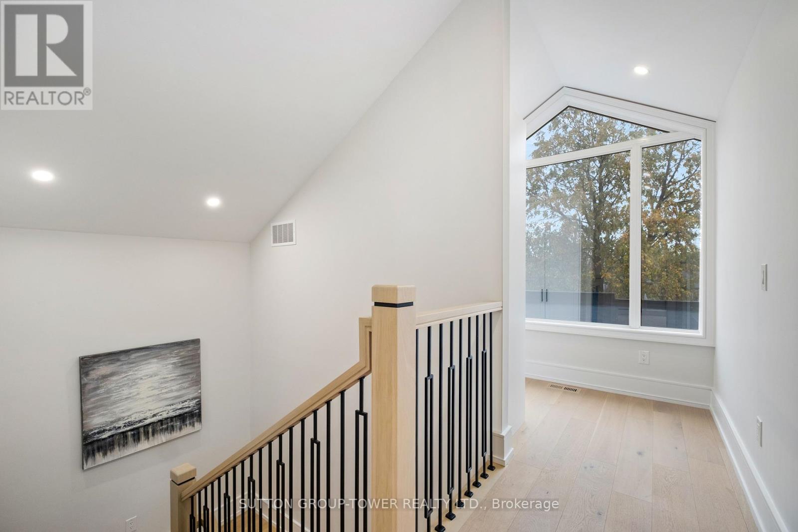 Photo 24 of 48 Silverthorn Avenue, Toronto ON