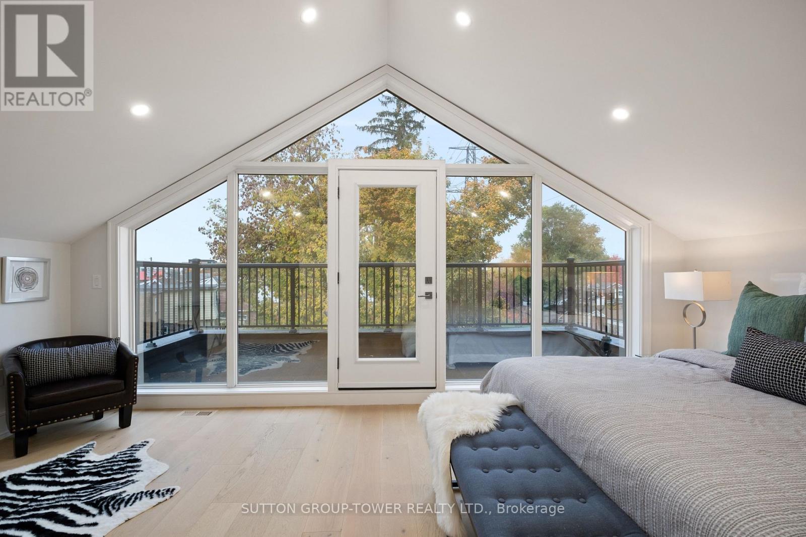 Photo 12 of 48 Silverthorn Avenue, Toronto ON