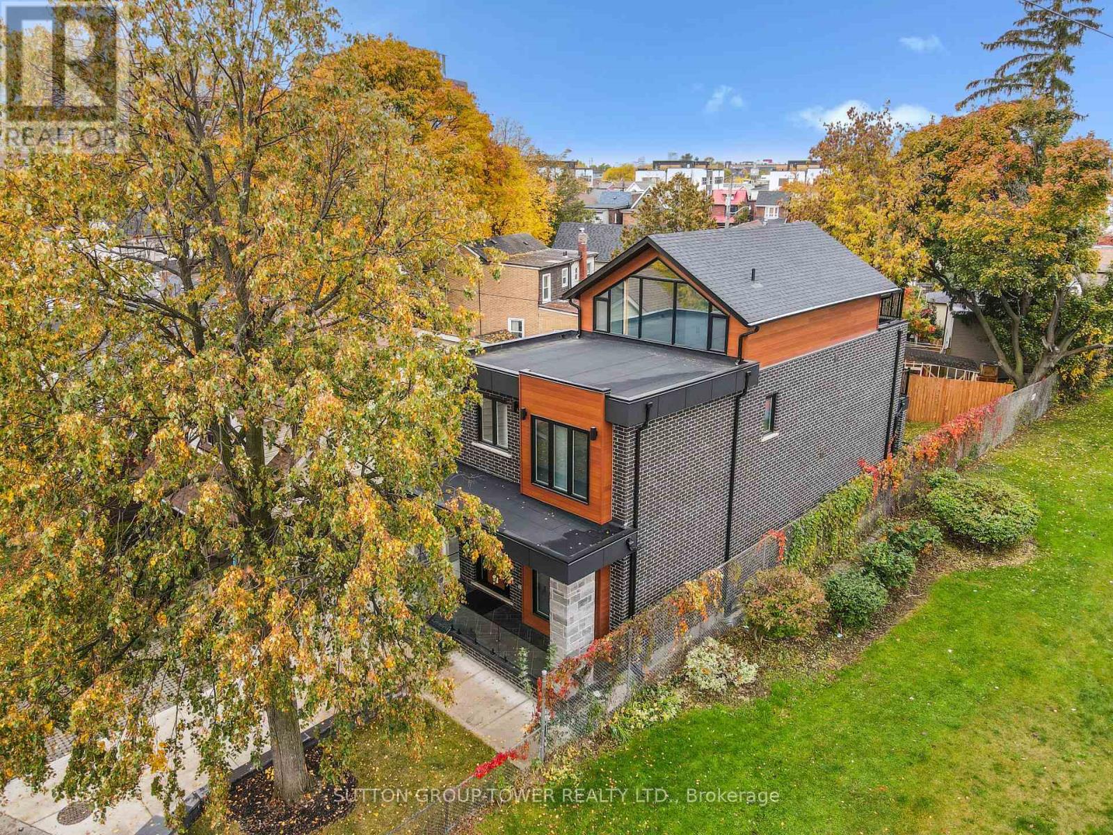 Photo 34 of 48 Silverthorn Avenue, Toronto ON