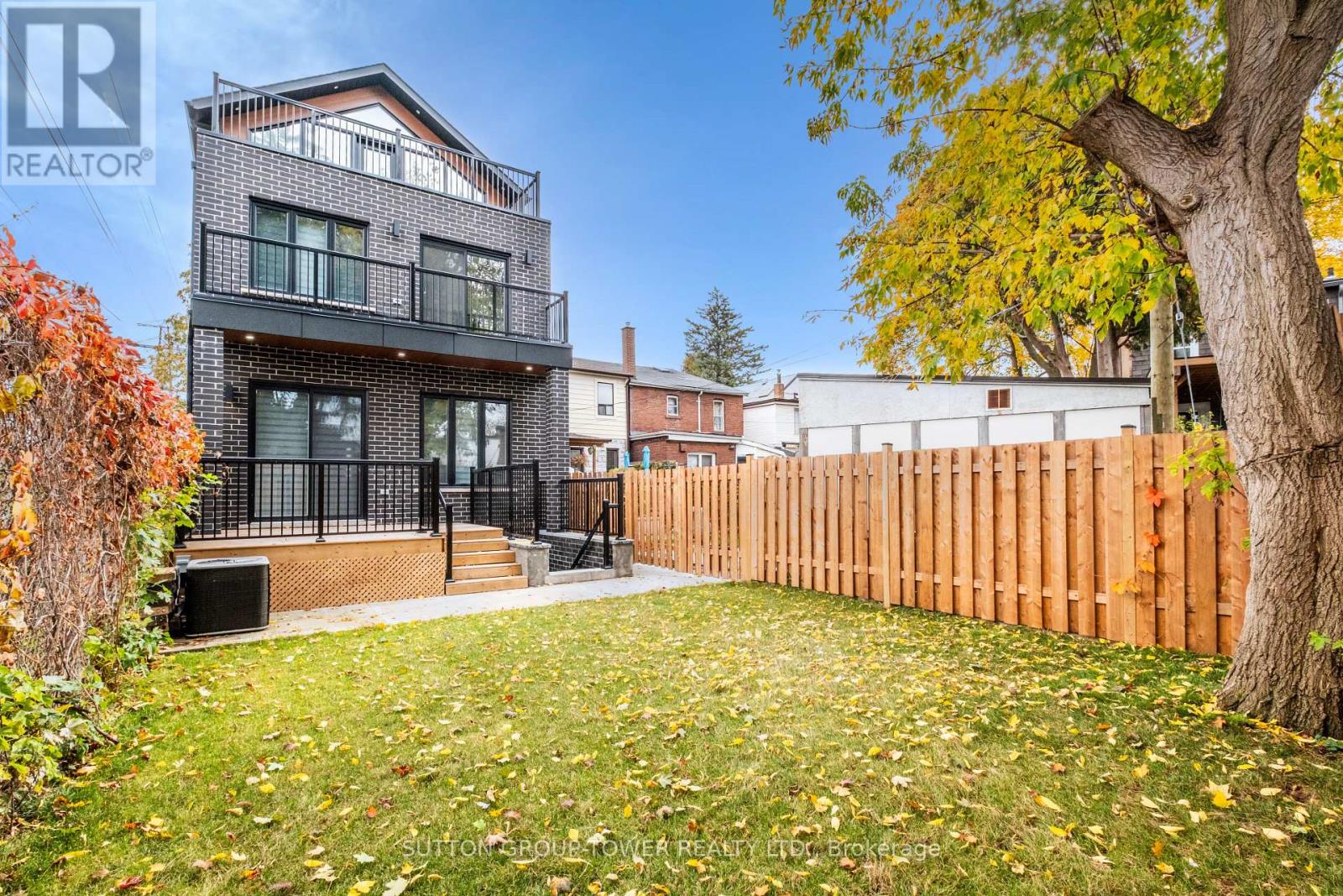 Photo 18 of 48 Silverthorn Avenue, Toronto ON