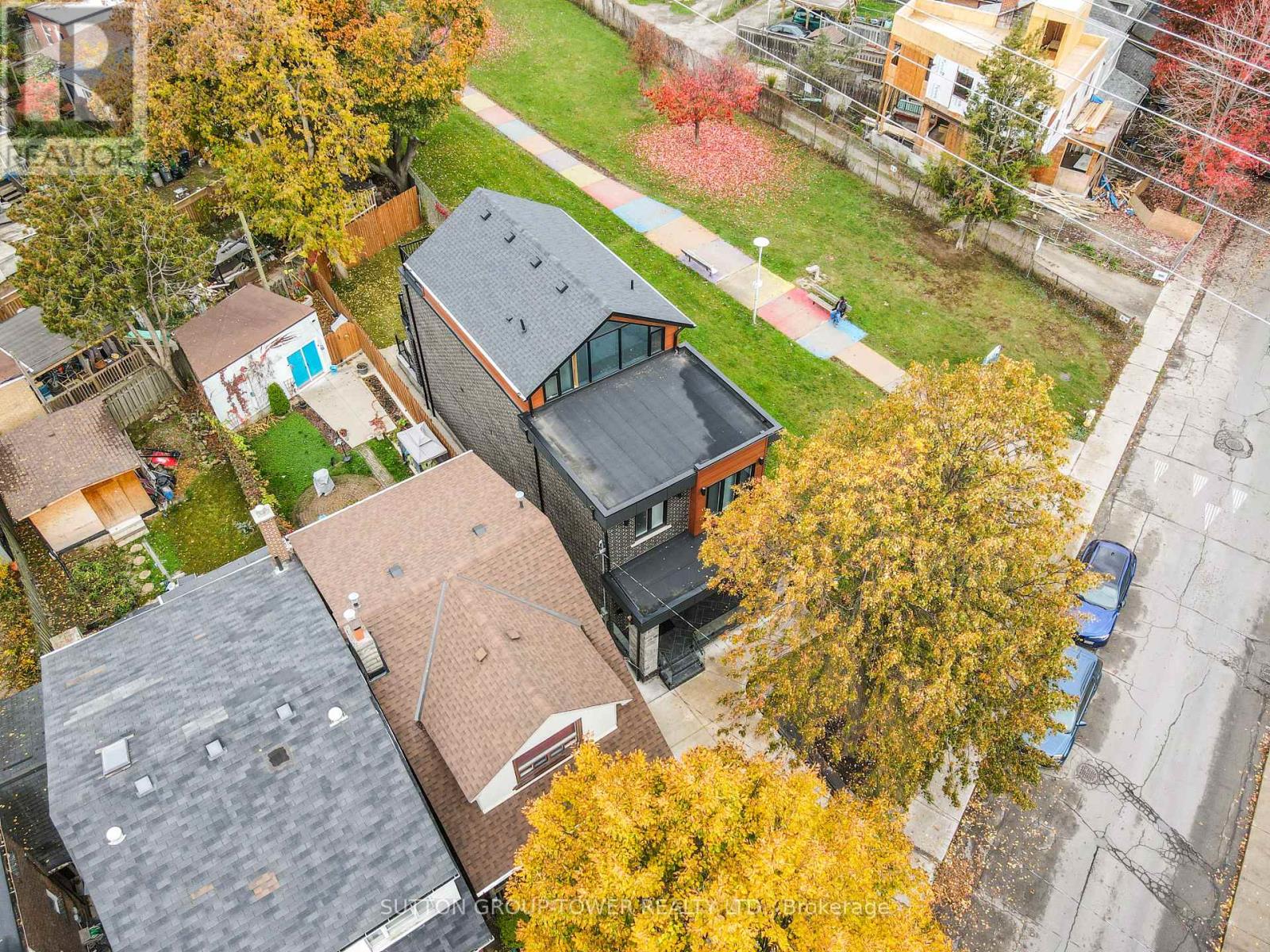 Photo 8 of 48 Silverthorn Avenue, Toronto ON
