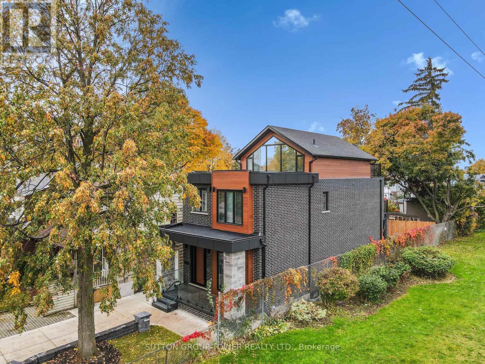 Photo 35 of 48 Silverthorn Avenue, Toronto ON
