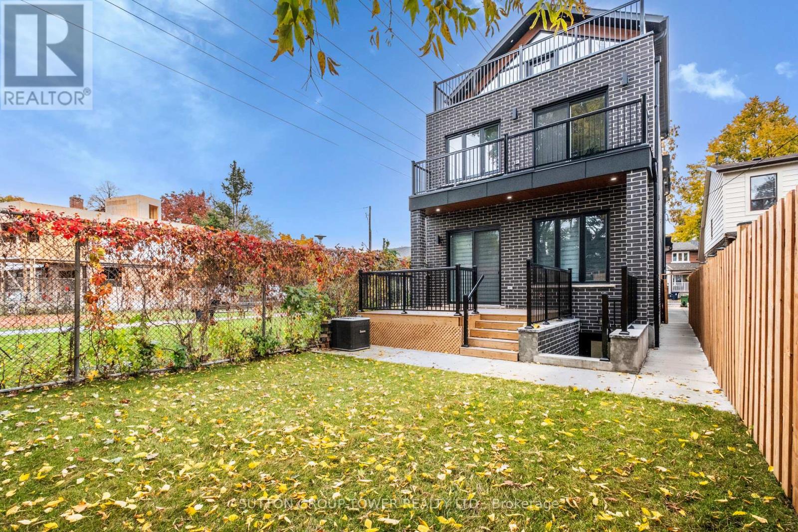 Photo 23 of 48 Silverthorn Avenue, Toronto ON