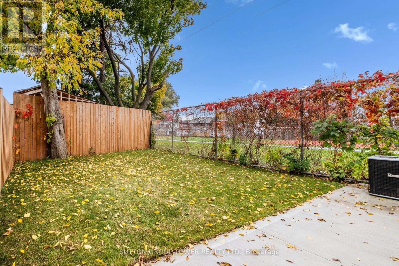 Photo 11 of 48 Silverthorn Avenue, Toronto ON