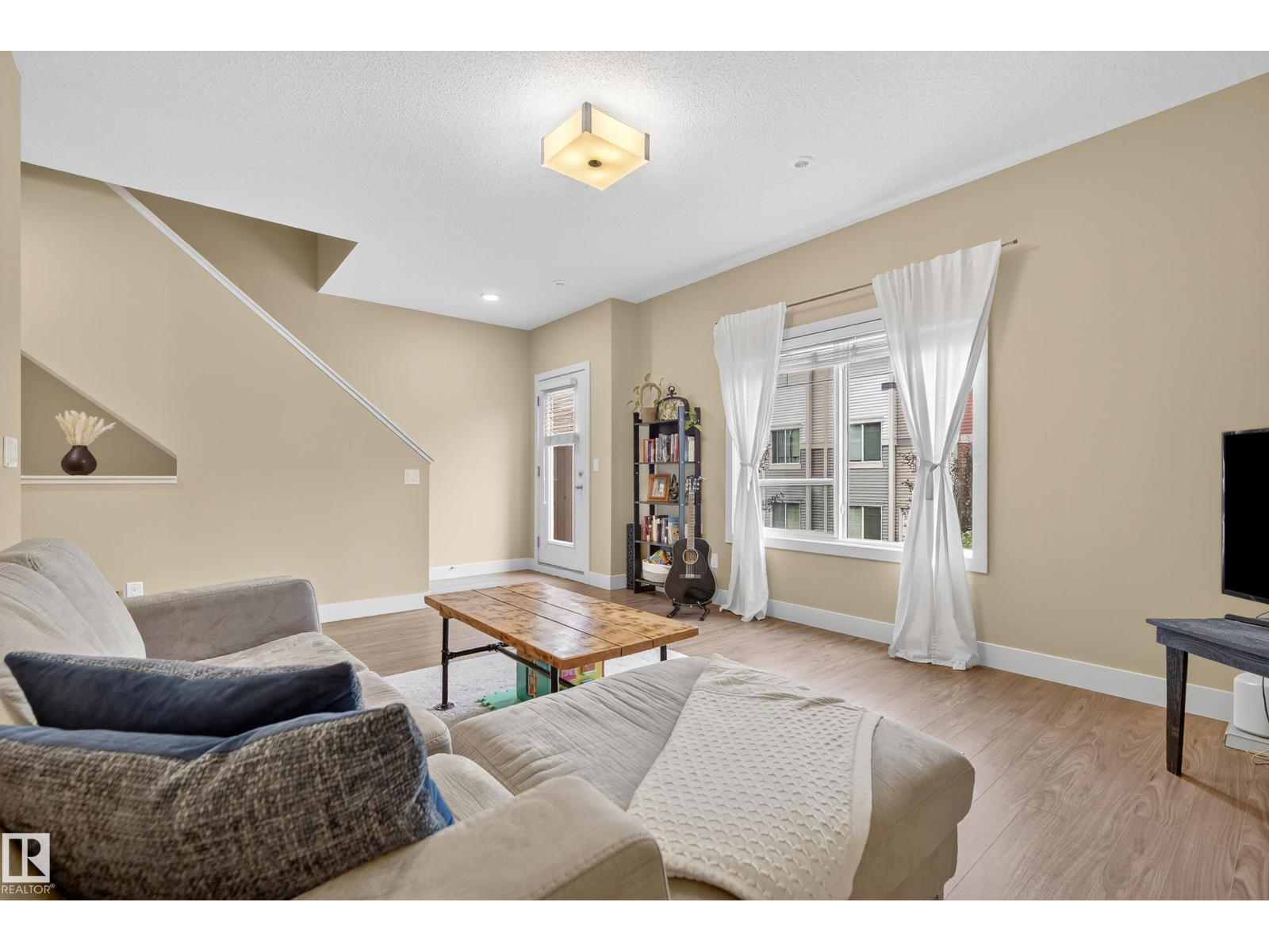 Photo 2 of 32 804 Welsh Dr Sw, Edmonton AB