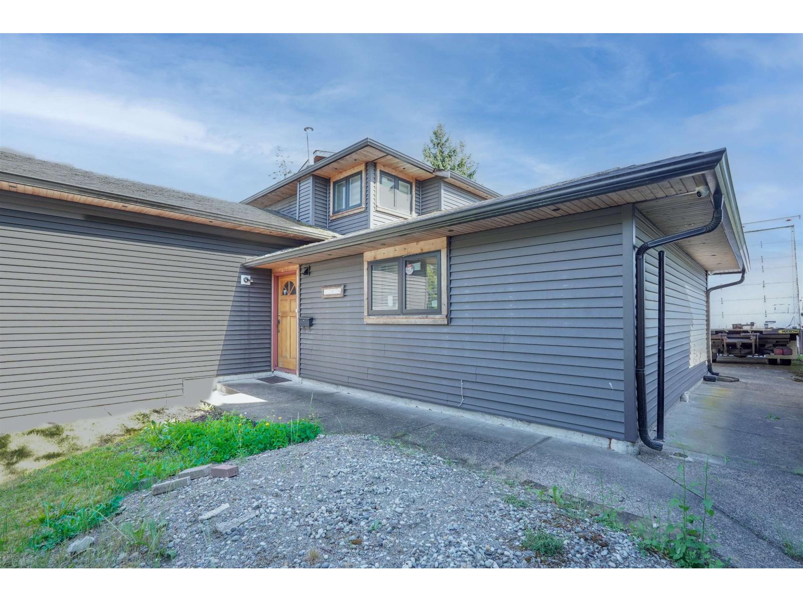 Photo 4 of 13076 64 Avenue, Surrey BC