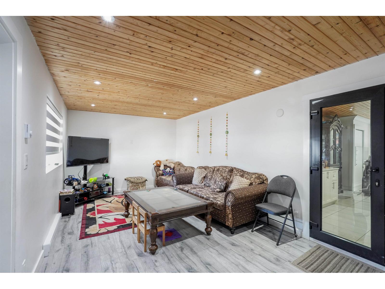 Photo 10 of 13076 64 Avenue, Surrey BC