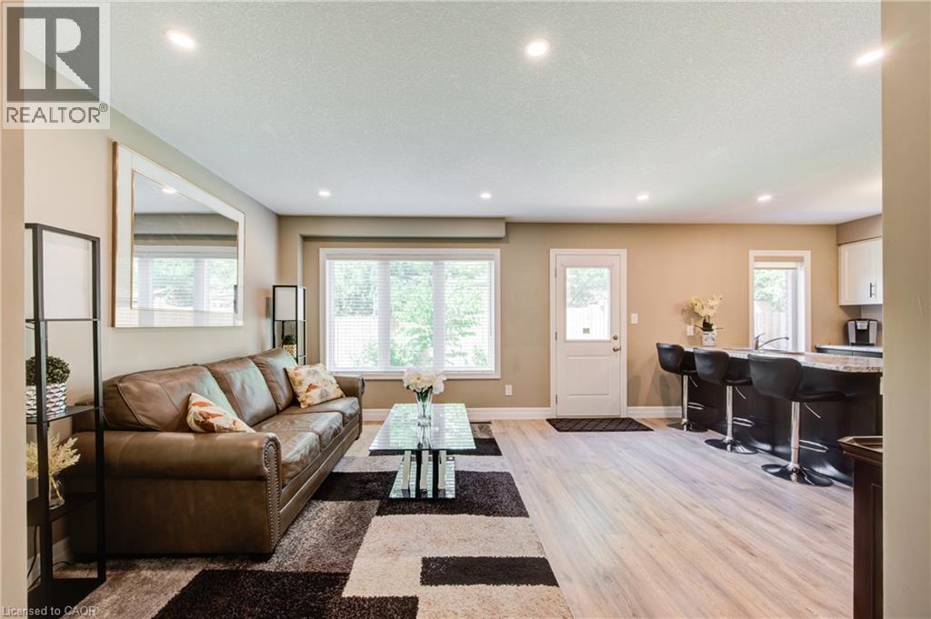 Photo 31 of 63 Crab Apple Court, Wellesley ON
