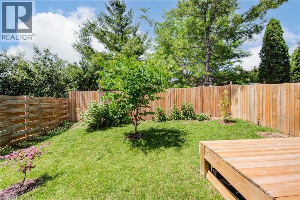 Photo 32 of 63 Crab Apple Court, Wellesley ON