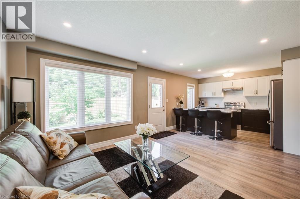 Photo 16 of 63 Crab Apple Court, Wellesley ON
