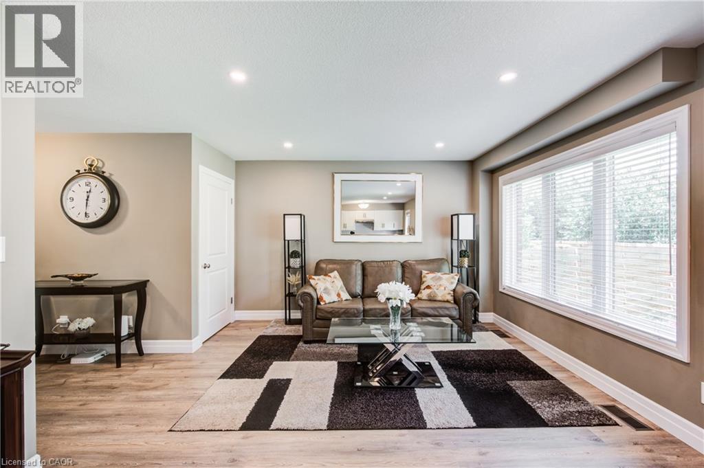 Photo 17 of 63 Crab Apple Court, Wellesley ON