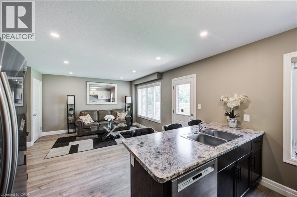 Photo 26 of 63 Crab Apple Court, Wellesley ON