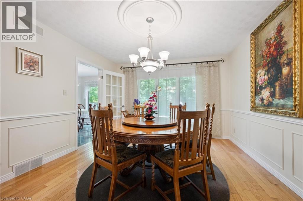 Photo 9 of 576 Royal Beech Drive, Waterloo ON