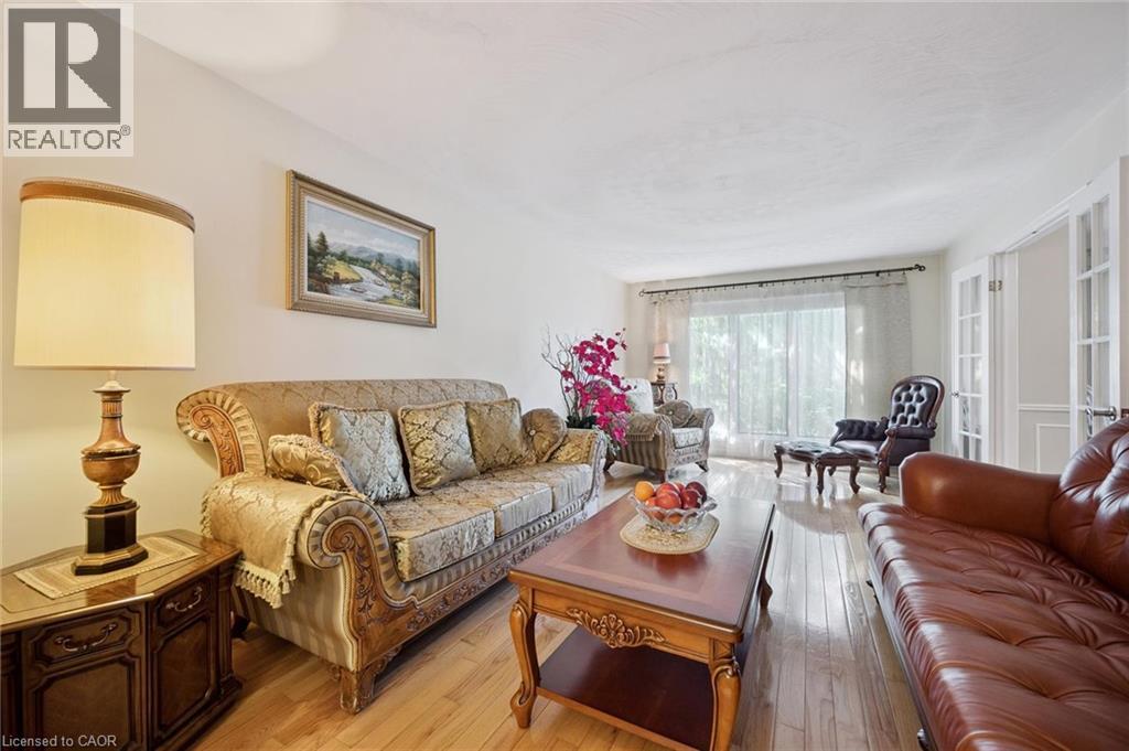 Photo 18 of 576 Royal Beech Drive, Waterloo ON