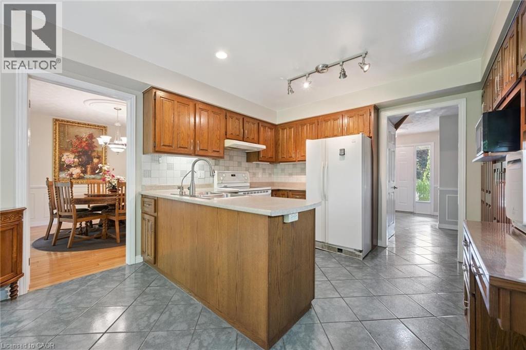 Photo 22 of 576 Royal Beech Drive, Waterloo ON