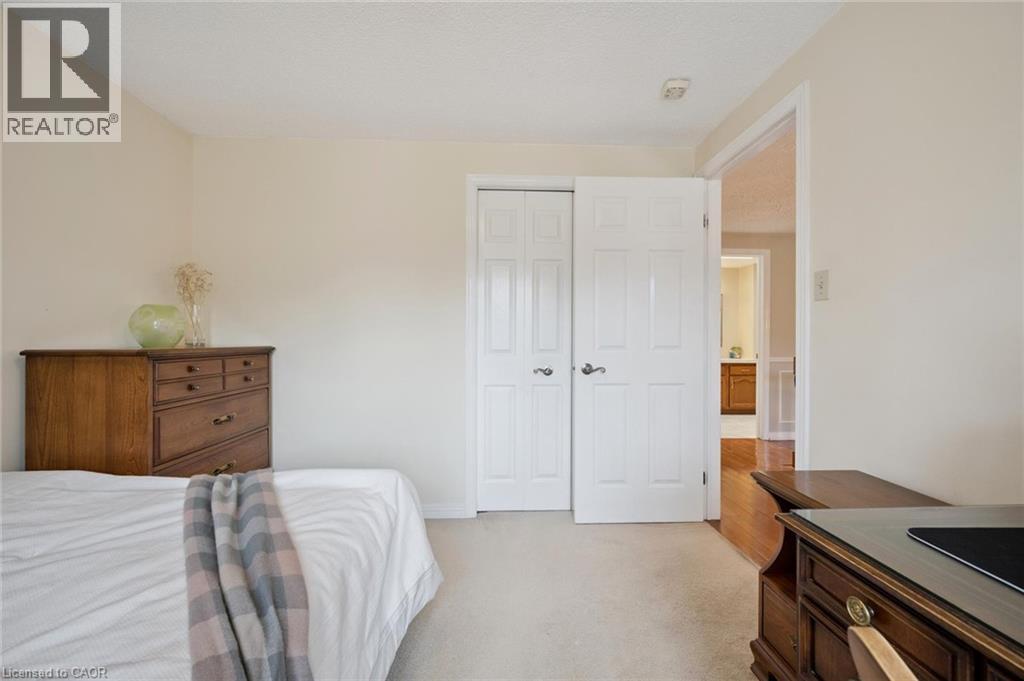Photo 26 of 576 Royal Beech Drive, Waterloo ON