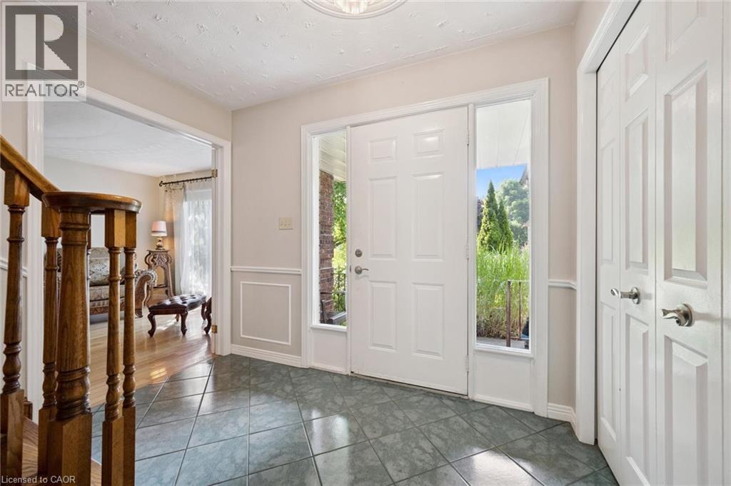 Photo 17 of 576 Royal Beech Drive, Waterloo ON
