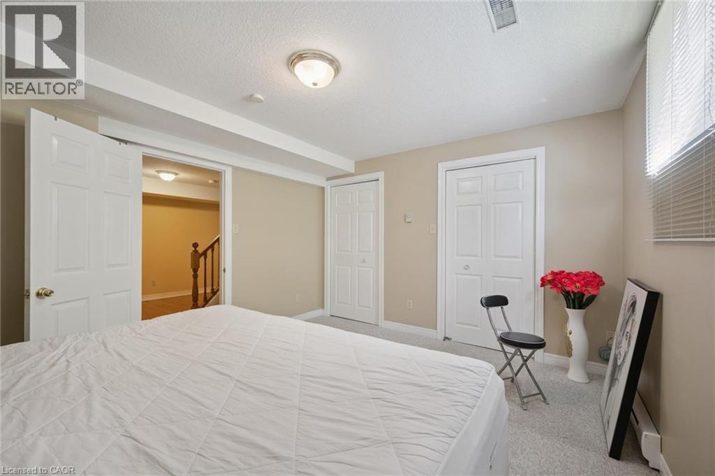 Photo 33 of 576 Royal Beech Drive, Waterloo ON