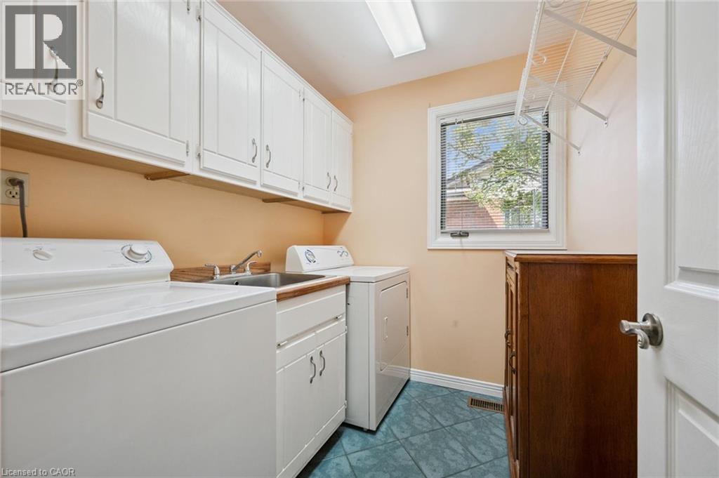 Photo 30 of 576 Royal Beech Drive, Waterloo ON
