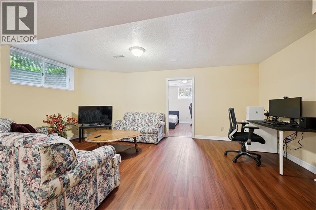 Photo 21 of 576 Royal Beech Drive, Waterloo ON