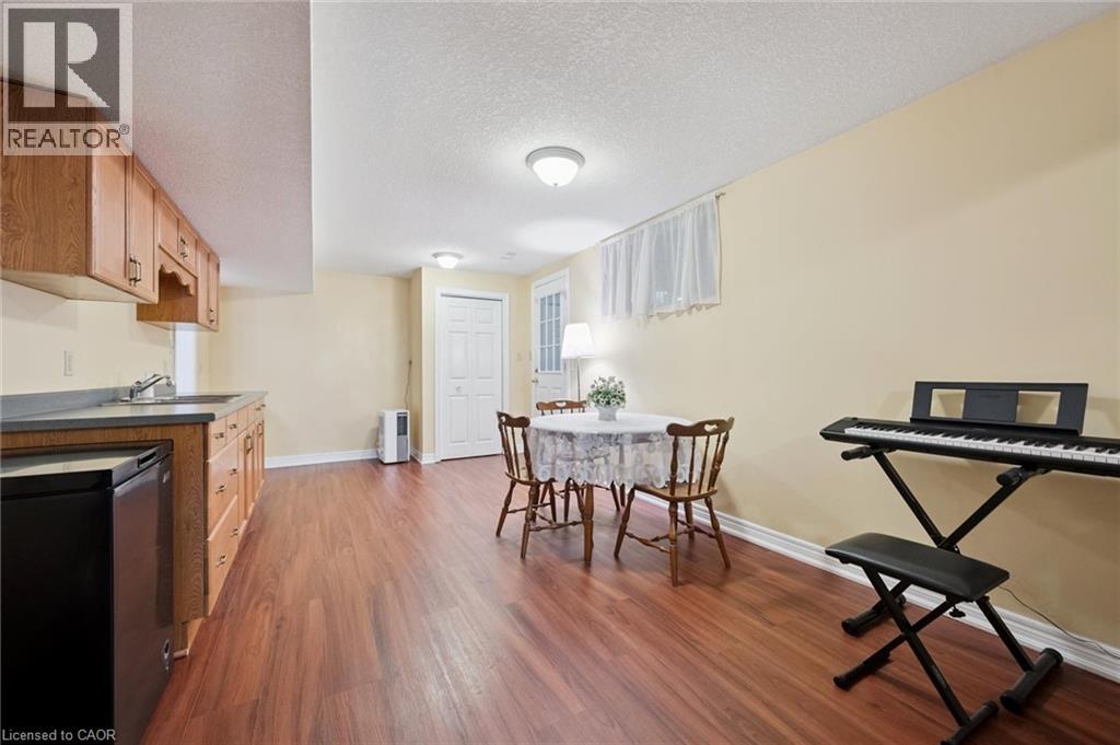 Photo 34 of 576 Royal Beech Drive, Waterloo ON