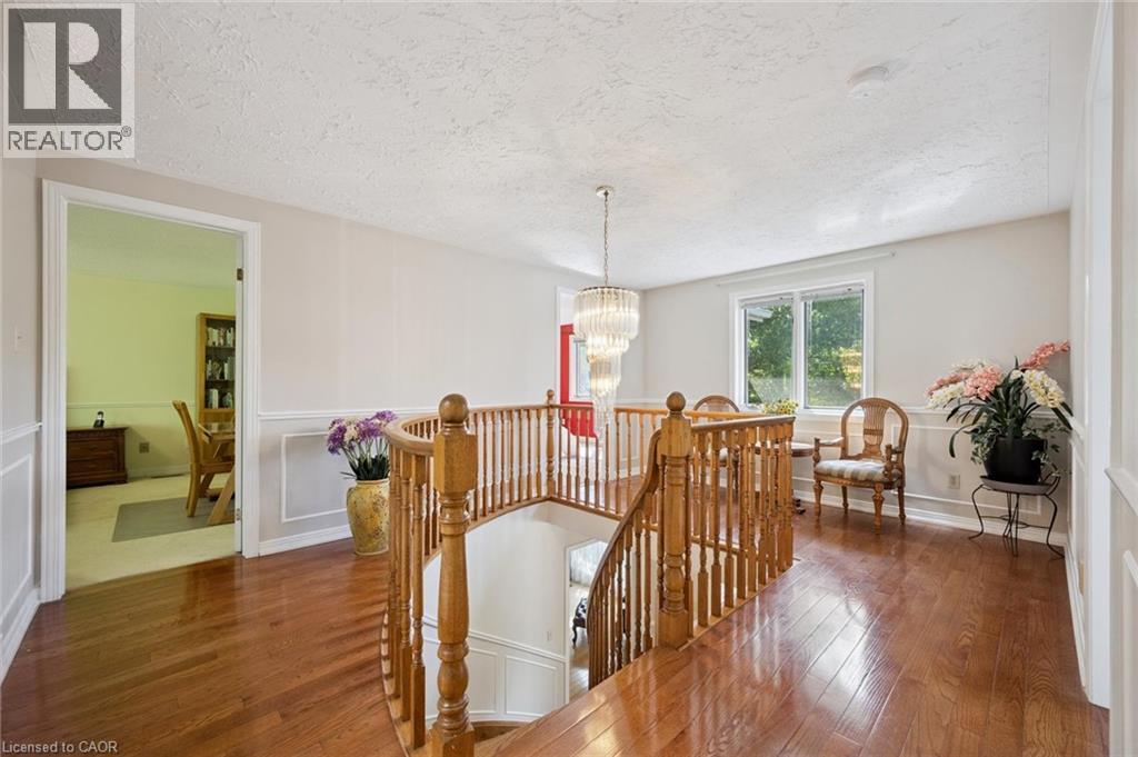 Photo 5 of 576 Royal Beech Drive, Waterloo ON