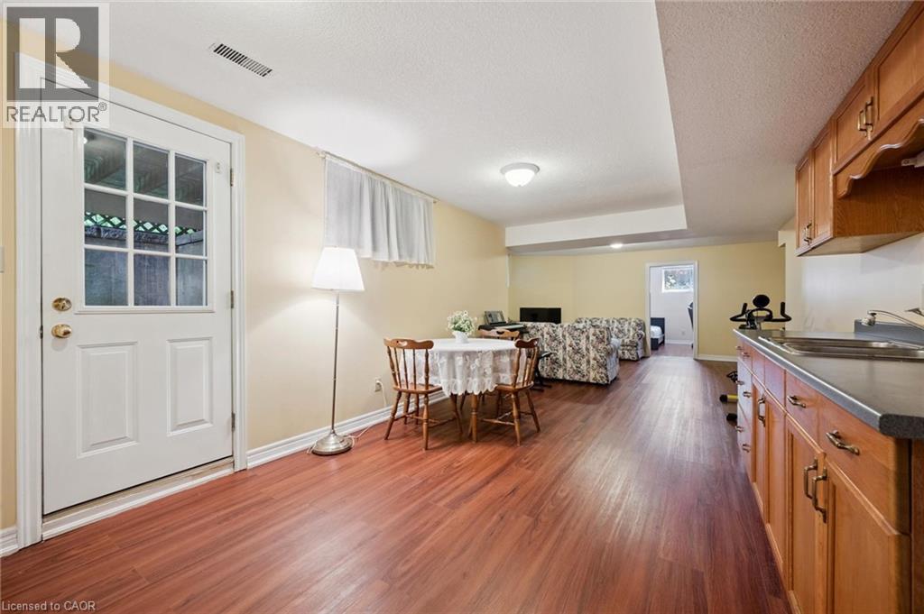 Photo 27 of 576 Royal Beech Drive, Waterloo ON