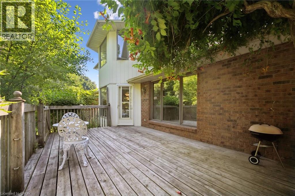 Photo 4 of 576 Royal Beech Drive, Waterloo ON