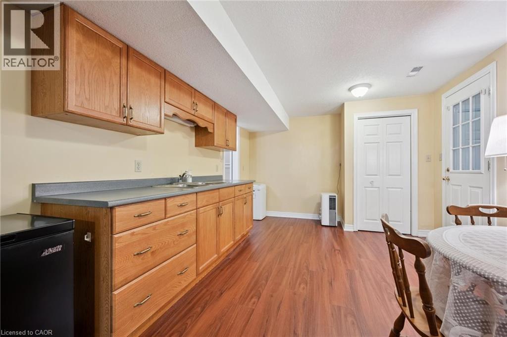 Photo 25 of 576 Royal Beech Drive, Waterloo ON