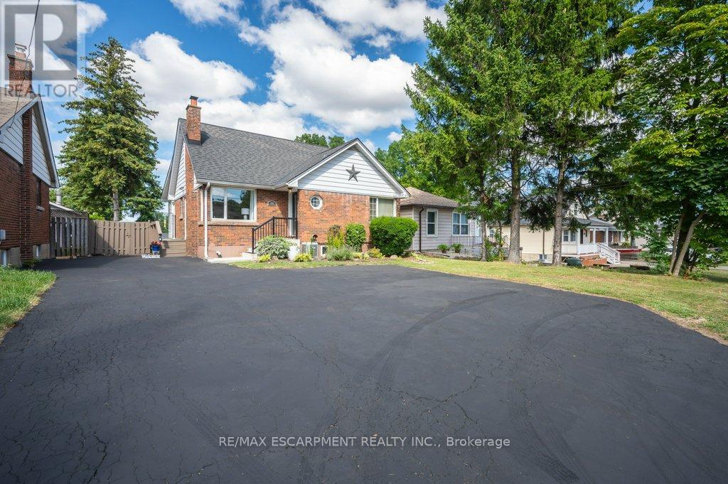 Photo 8 of 480 Mohawk Road W, Hamilton ON