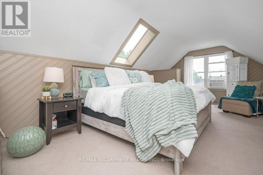 Photo 16 of 480 Mohawk Road W, Hamilton ON