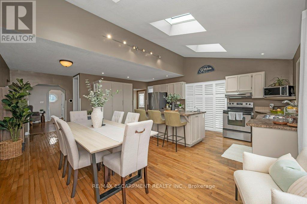 Photo 2 of 480 Mohawk Road W, Hamilton ON