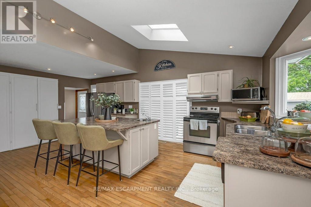 Photo 13 of 480 Mohawk Road W, Hamilton ON