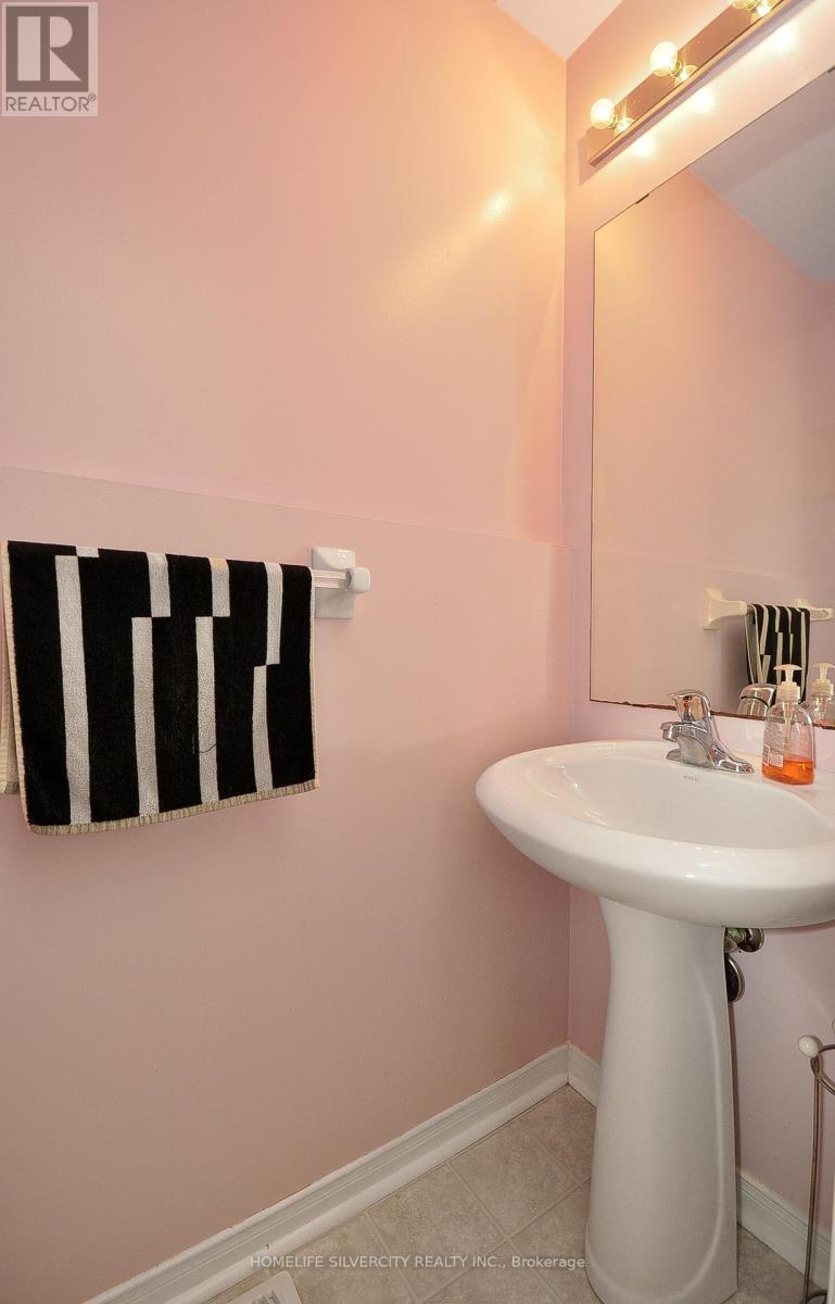 Photo 28 of 115 Flockhart Road, Cambridge ON