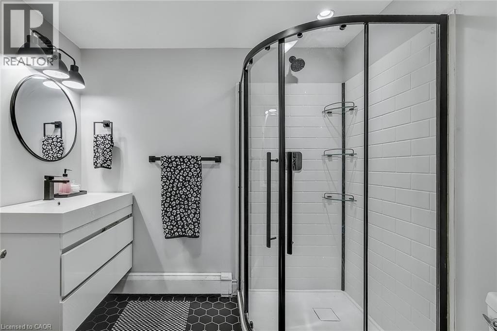 Photo 16 of 620 North Street, Cambridge ON