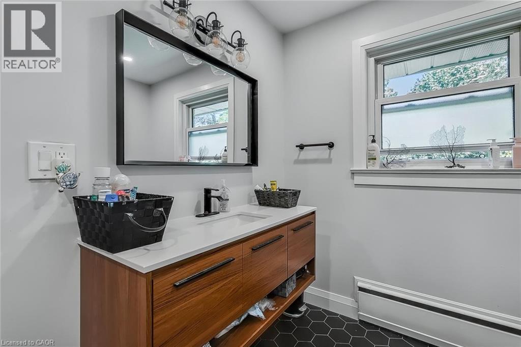 Photo 9 of 620 North Street, Cambridge ON