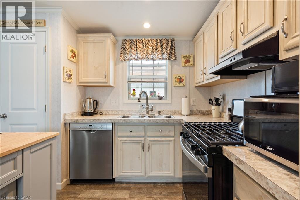 Photo 10 of 22 Copper Beech Drive, Nanticoke ON