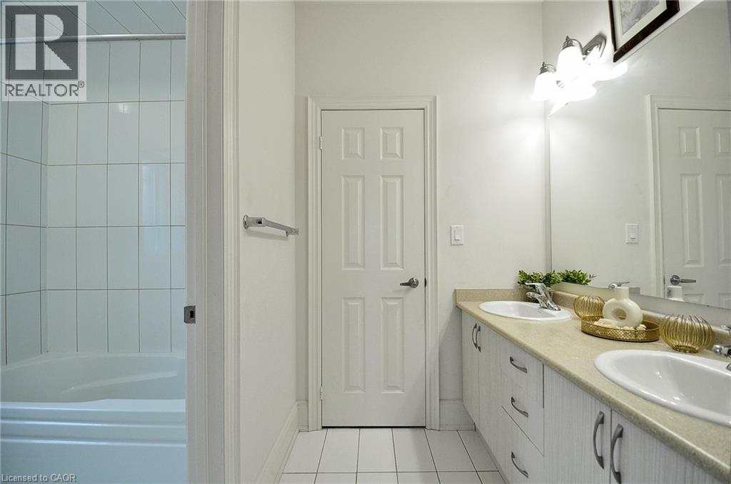 Photo 40 of 81 Attwater Drive, Cambridge ON