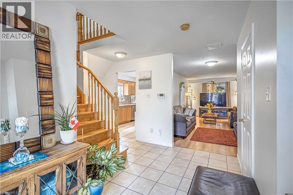 Photo 6 of 16 Jessica Street, Hamilton ON