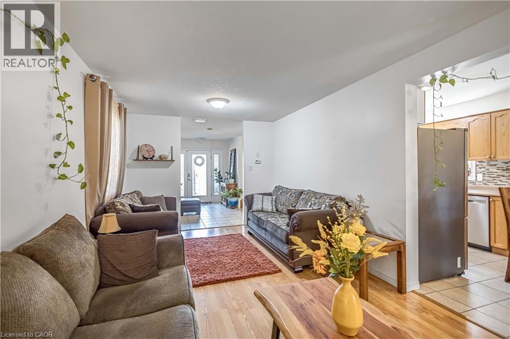 Photo 8 of 16 Jessica Street, Hamilton ON