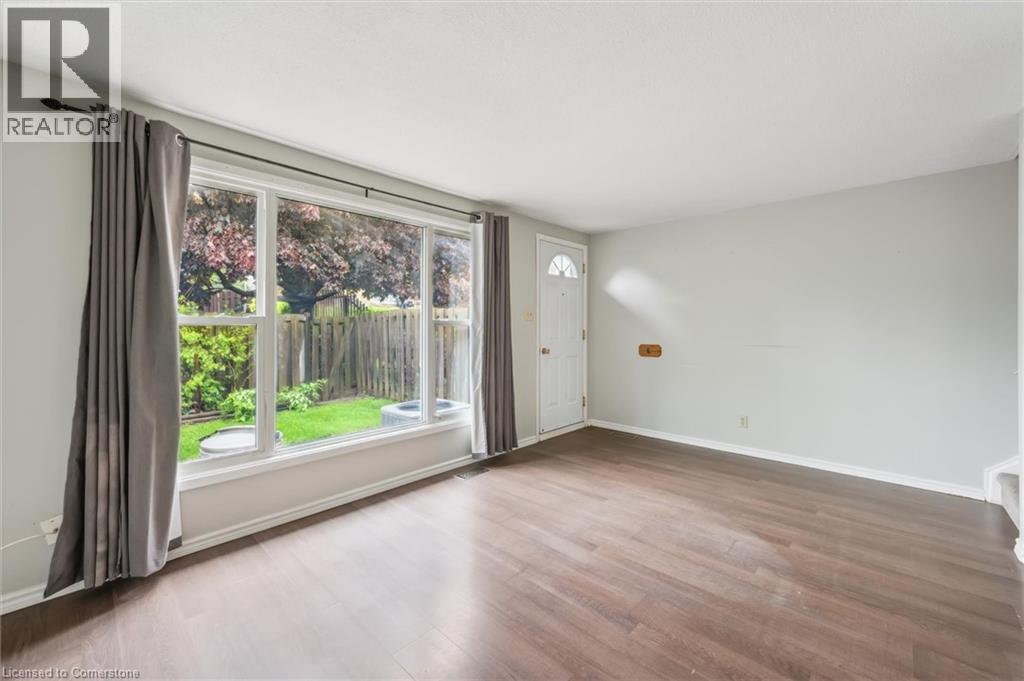 Photo 6 of 210 Glamis Road Unit 6, Cambridge ON