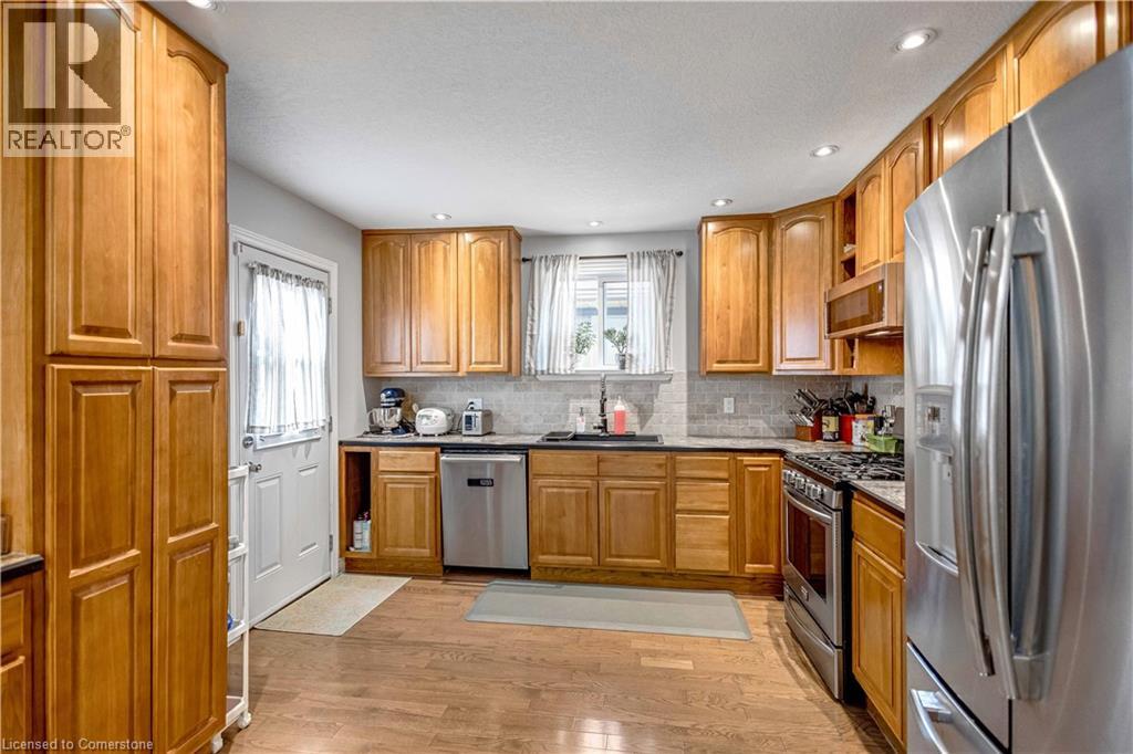 Photo 16 of 18 Rosewell Street, Hamilton ON