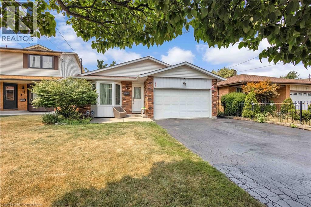 Photo 2 of 18 Rosewell Street, Hamilton ON
